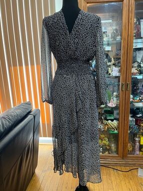 Bardot Black & White Floral V-Neck Long Sleeve Midi Dress